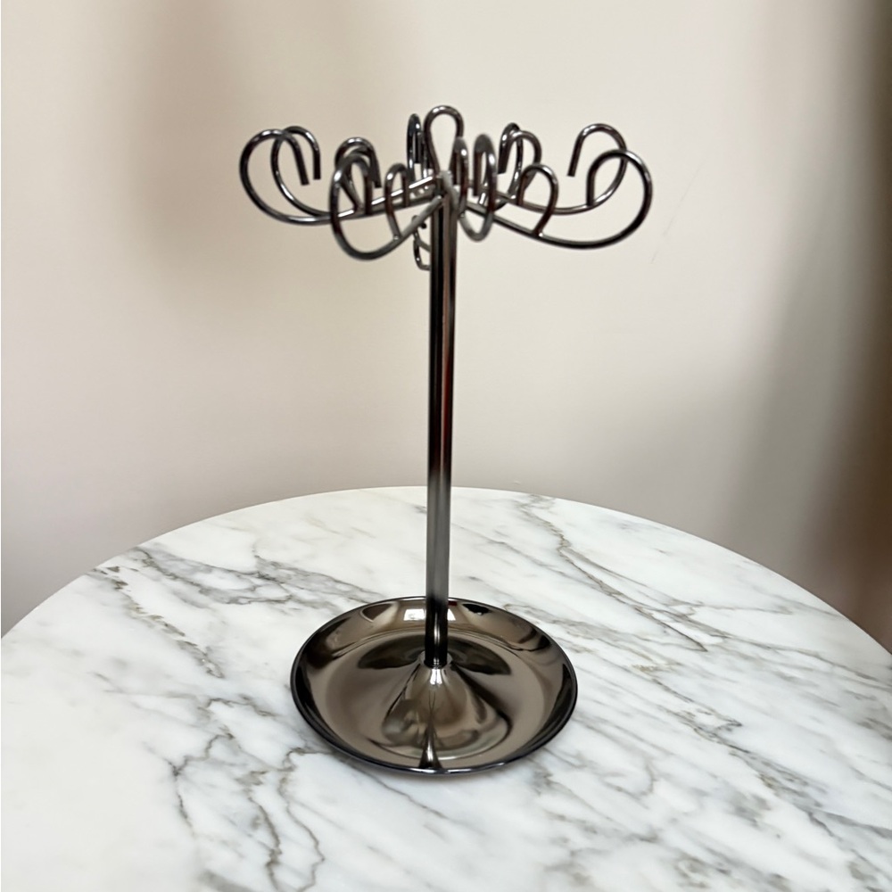 Elegant Black Metal Jewelry Organizer